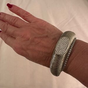 Chic Silver Bracelet with Crystal Detailing